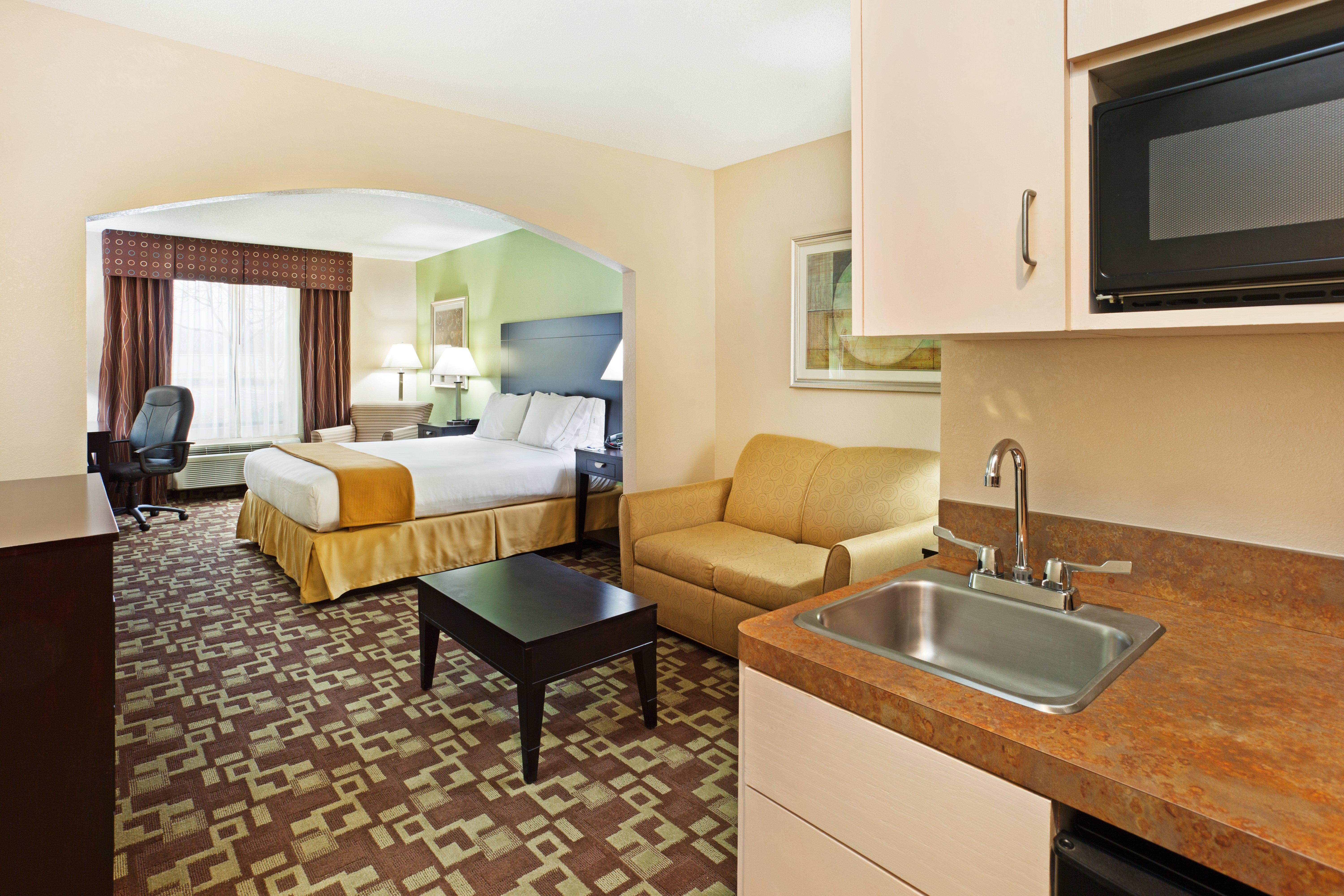 Holiday Inn Express & Suites Reidsville By Ihg Exterior photo